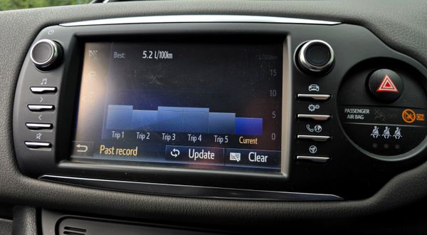 🔥 2018  Toyota Yaris 1.5 Automatic Petrol Hybrid 366311740