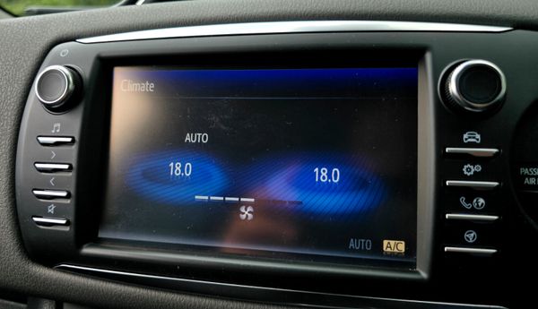 🔥 2018  Toyota Yaris 1.5 Automatic Petrol Hybrid 366311743