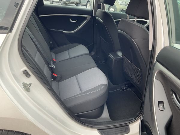 HYUNDAI i30 ESATE 1.4 DIESEL NCT TAXED SPOTLESS 366394766