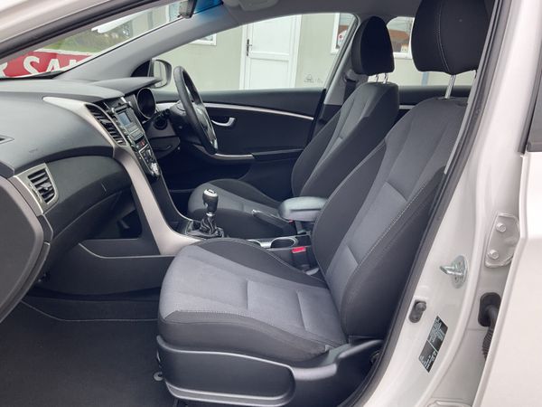 HYUNDAI i30 ESATE 1.4 DIESEL NCT TAXED SPOTLESS 366394770