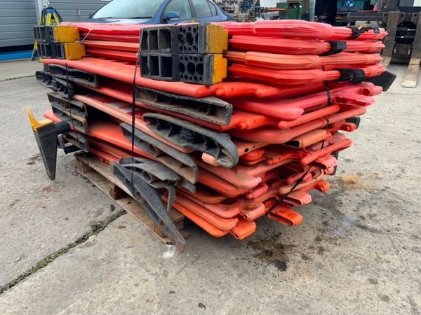 20 No PLASTIC SAFETY BARRIERS.....#263.. 366437506