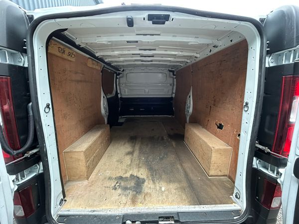 21 Renault Trafic - Manufactures Warranty 366445059