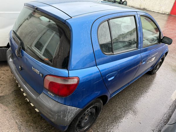 Toyota Yaris 366446377