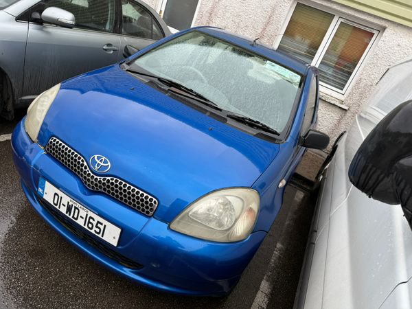 Toyota Yaris 366446379