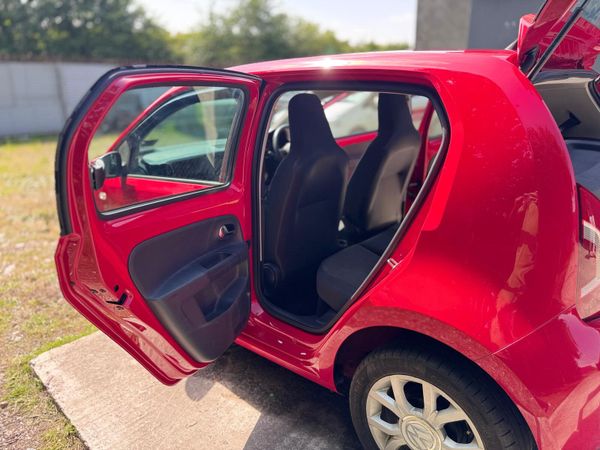 Volkswagen up! 2015 366440758