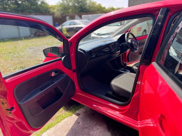 Volkswagen up! 2015 366440759