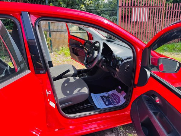 Volkswagen up! 2015 366440768