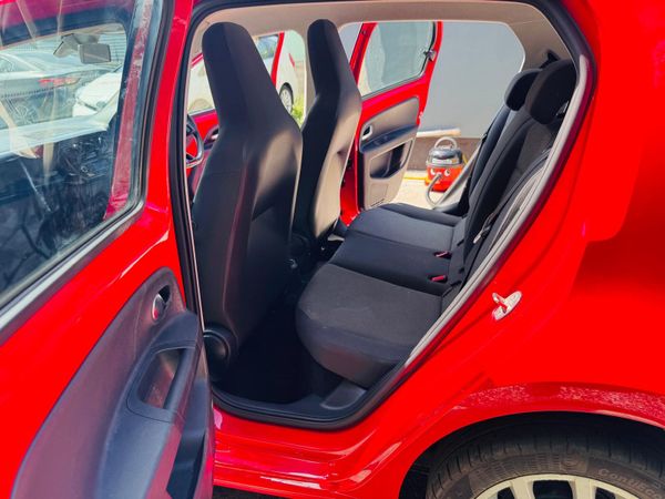 Volkswagen up! 2015 366440762