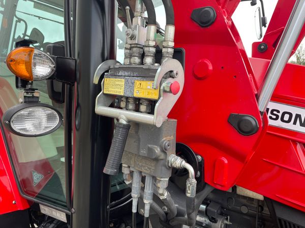 2019 Massey Ferguson 5712S 366550920