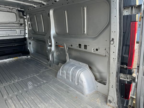 2019 Nissan NV300 366551954