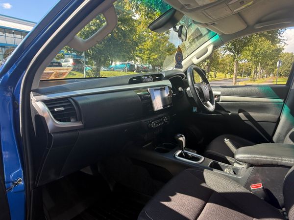 202 Toyota Hilux Automatic LOW MILEAGE 366565924