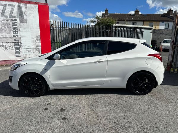 Hyundai i30 CarVan 1.4 Diesel DOE 366571428