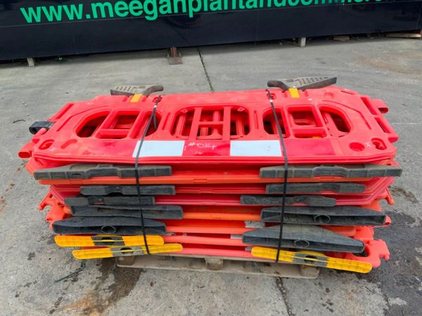 14 No : PEDESTRIAN SAFETY BARRIERS.........#014.. 366595804