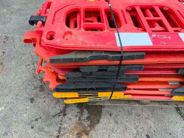 14 No : PEDESTRIAN SAFETY BARRIERS.........#014.. 366595806