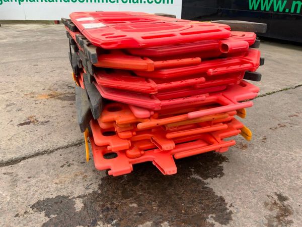 14 No : PEDESTRIAN SAFETY BARRIERS.........#014.. 366595802