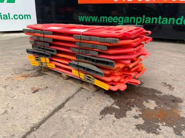 14 No : PEDESTRIAN SAFETY BARRIERS.........#014.. 366595816