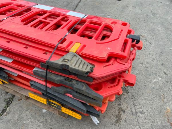 14 No : PEDESTRIAN SAFETY BARRIERS.........#014.. 366595810