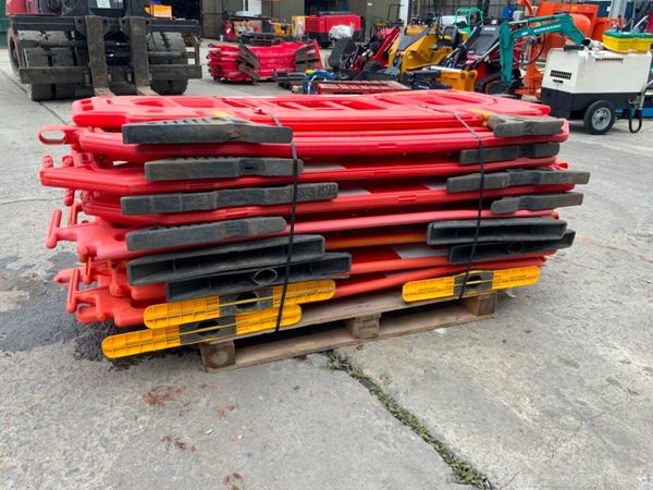 14 No : PEDESTRIAN SAFETY BARRIERS.........#014.. 366595812