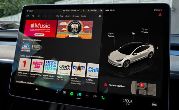🔥 2022 Tesla Model 3 Standard Range Plus 366597472
