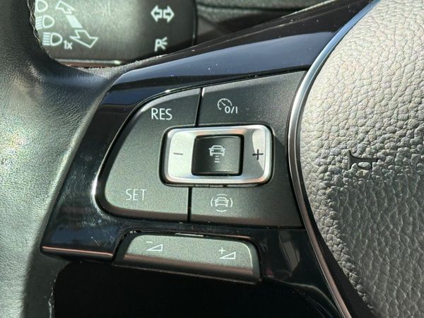 Stunning 211 Volkswagen T-Roc! 366719373
