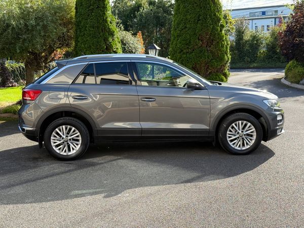 Stunning 211 Volkswagen T-Roc! 366719380