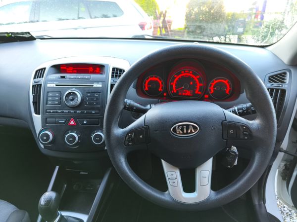 2010 Kia Cee'd 1.4 LOW MILES! 366729953