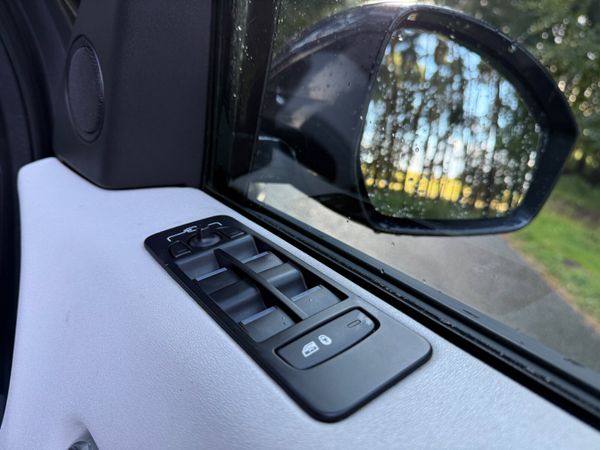 Land Rover Discovery Sport 2016 366770159