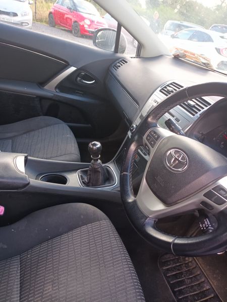 Toyota Avensis 2012 366772815
