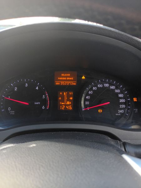 Toyota Avensis 2012 366772811