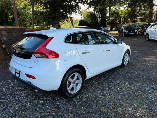 Volvo V40  2014 automatic 366783039