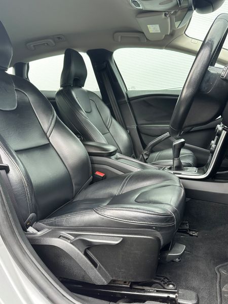 Volvo V40 D2 Momentum Edition 366791232