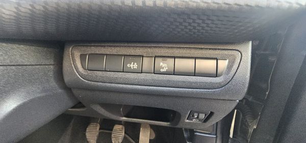 2018 Peugeot 2008 (LOW MILAGE) 366810184
