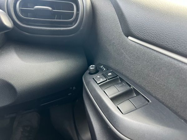 212 Toyota Yaris Hybrid 366846027