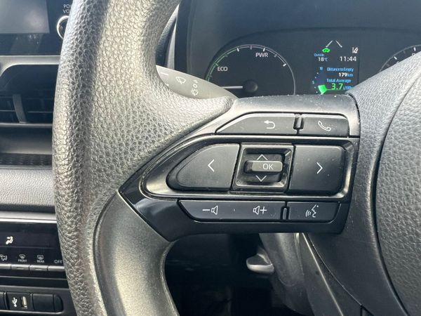 212 Toyota Yaris Hybrid 366846034