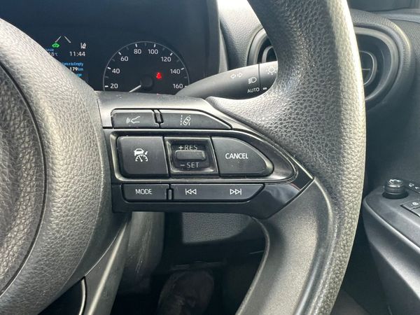 212 Toyota Yaris Hybrid 366846039
