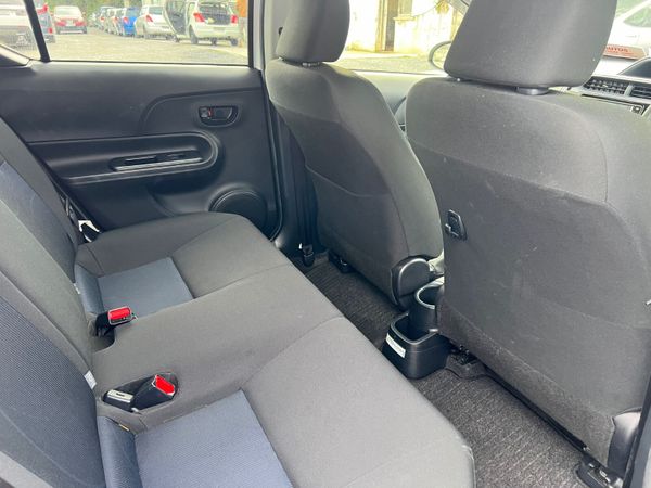 19 Toyota Aqua 1.5 Hybrid 366851815