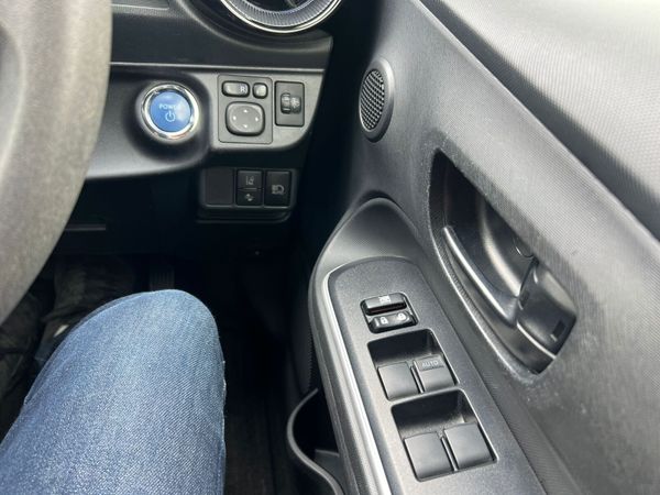 19 Toyota Aqua 1.5 Hybrid 366851810