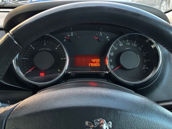 2013 Peugeot 3008 *Nct March 26* 366925968