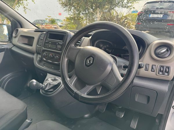 Renault Trafic 2017 new test long wheel base 366936259
