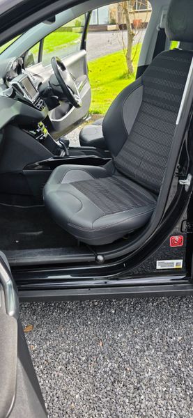 Peugeot 2008 2016 366960817