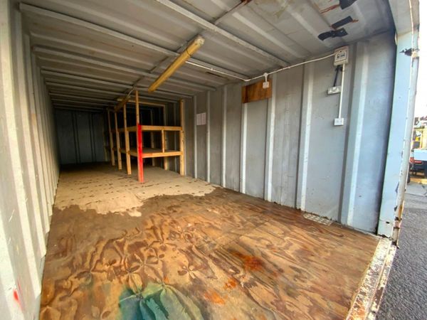 32ft x 10ft SITE STORAGE CONTAINER..........3925. 367149021