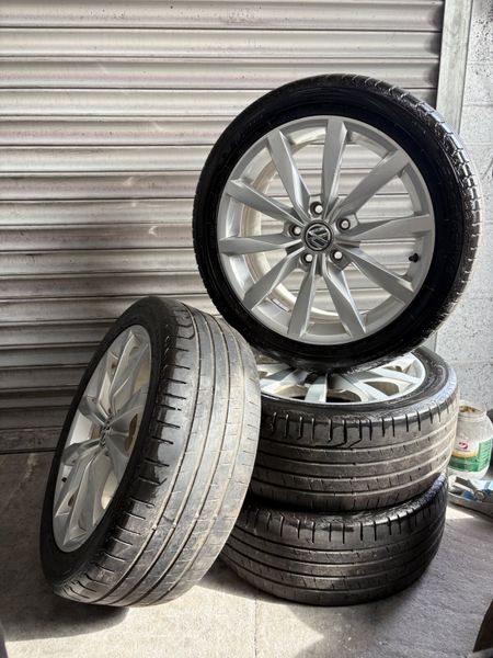 Volkswagen Golf 17” Alloys 367155699