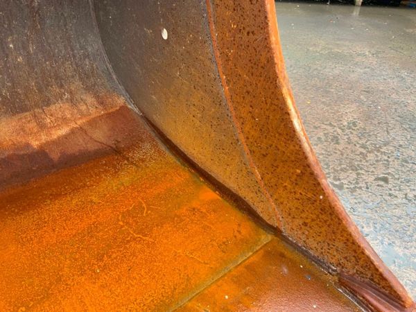 48" VOLVO DIGGING BUCKET.....100mm PINS......1516. 367174496