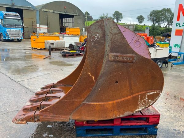 48" VOLVO DIGGING BUCKET.....100mm PINS......1516. 367174500