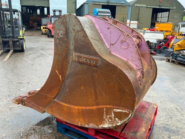 48" VOLVO DIGGING BUCKET.....100mm PINS......1516. 367174502