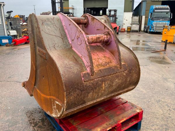 48" VOLVO DIGGING BUCKET.....100mm PINS......1516. 367174503