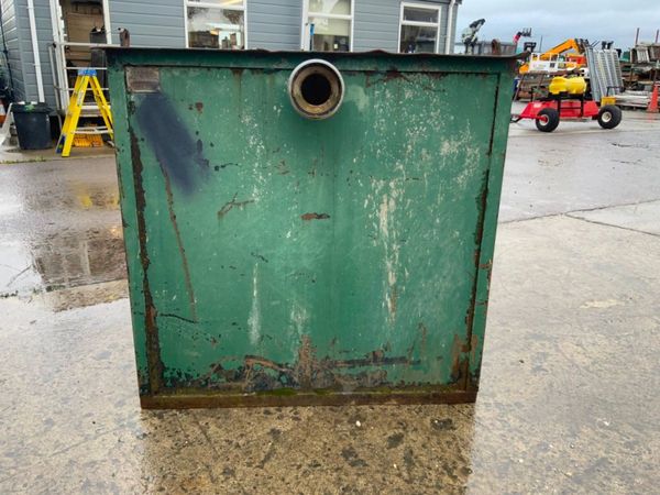 3000lts SILT RETENTION / FILTRATION TANK.....4394. 367185624