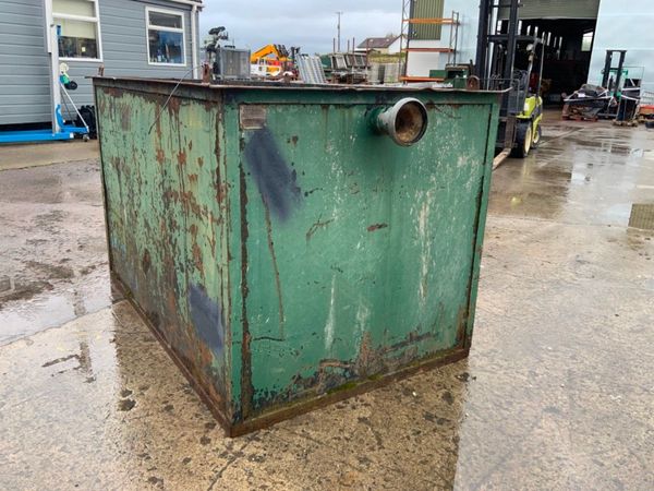 3000lts SILT RETENTION / FILTRATION TANK.....4394. 367185623