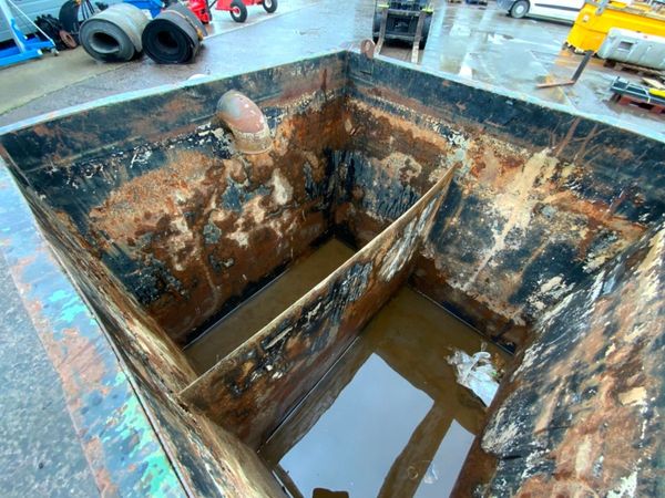 3000lts SILT RETENTION / FILTRATION TANK.....4394. 367185630