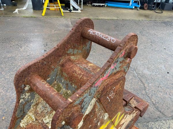18" EUROFAB BUCKET...65mm PINS........0337. 367182006